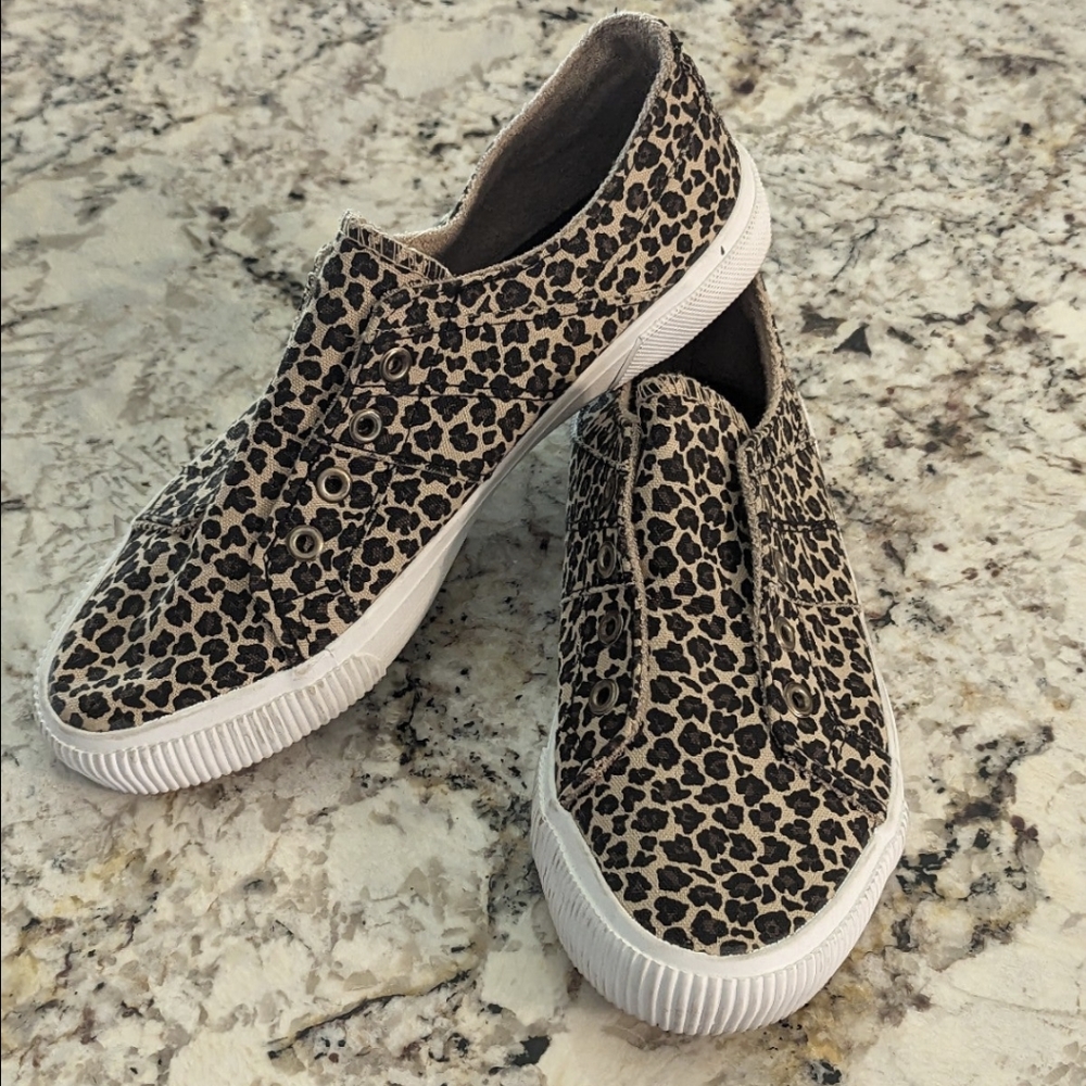 Tommy Bahama Slip On Shoes